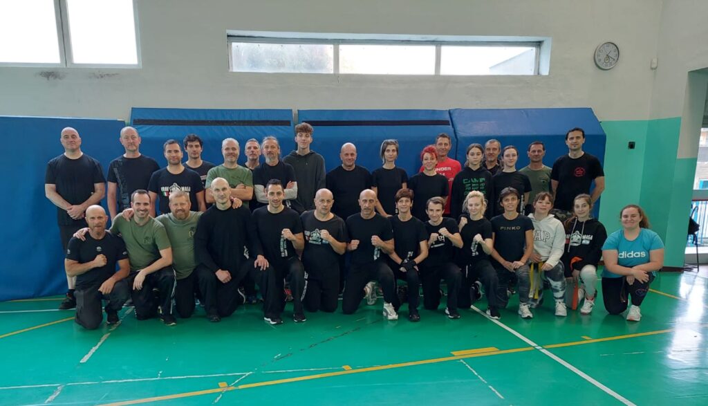 Domenica 4 dicembre 2022, presso la palestra comunale di Vanzaghello il Maestro Alberto Merlo ha diretto il seminario di Street Combat.